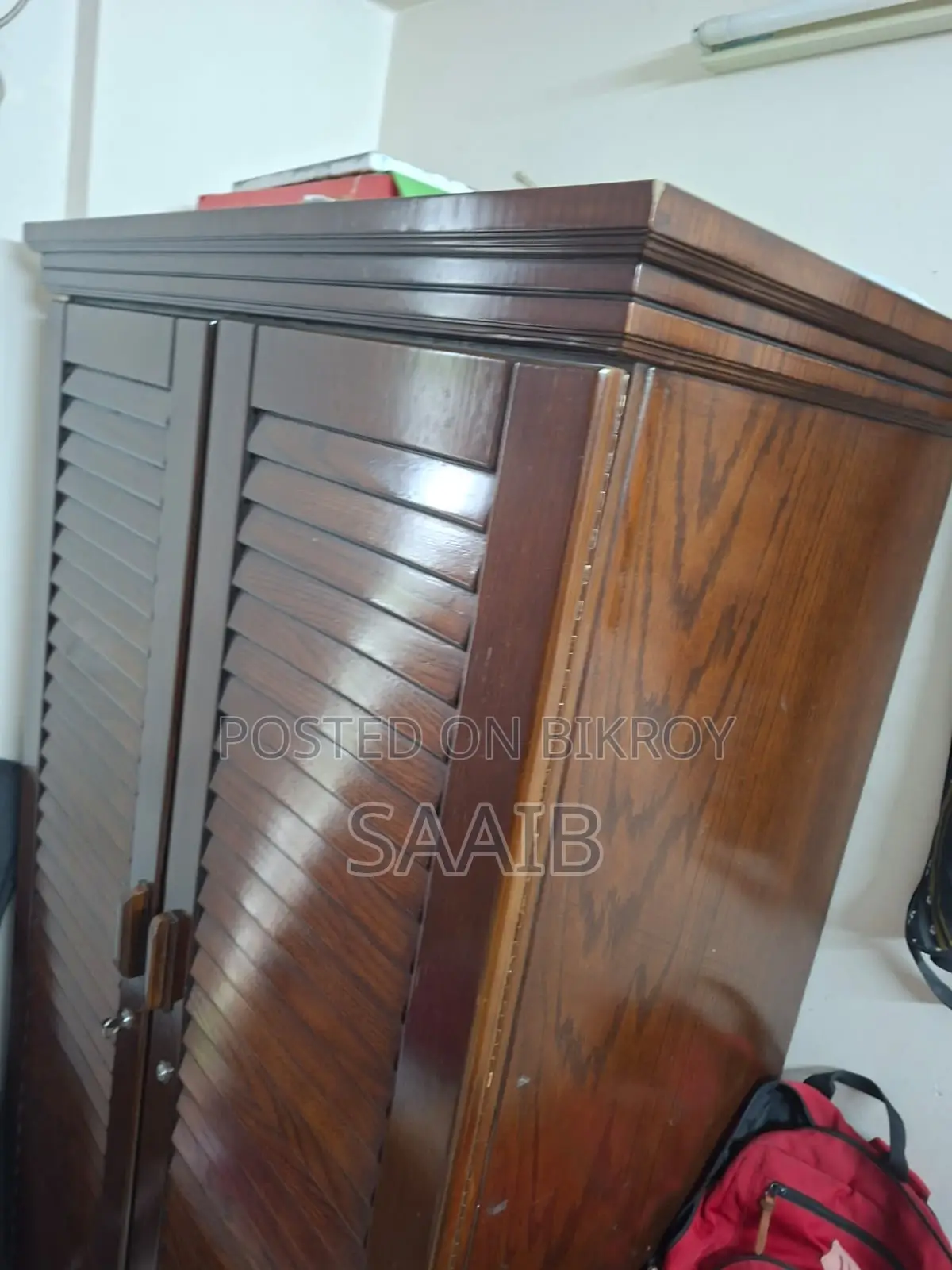 Louvered Wardrobe / Almari (Excellent Condition)