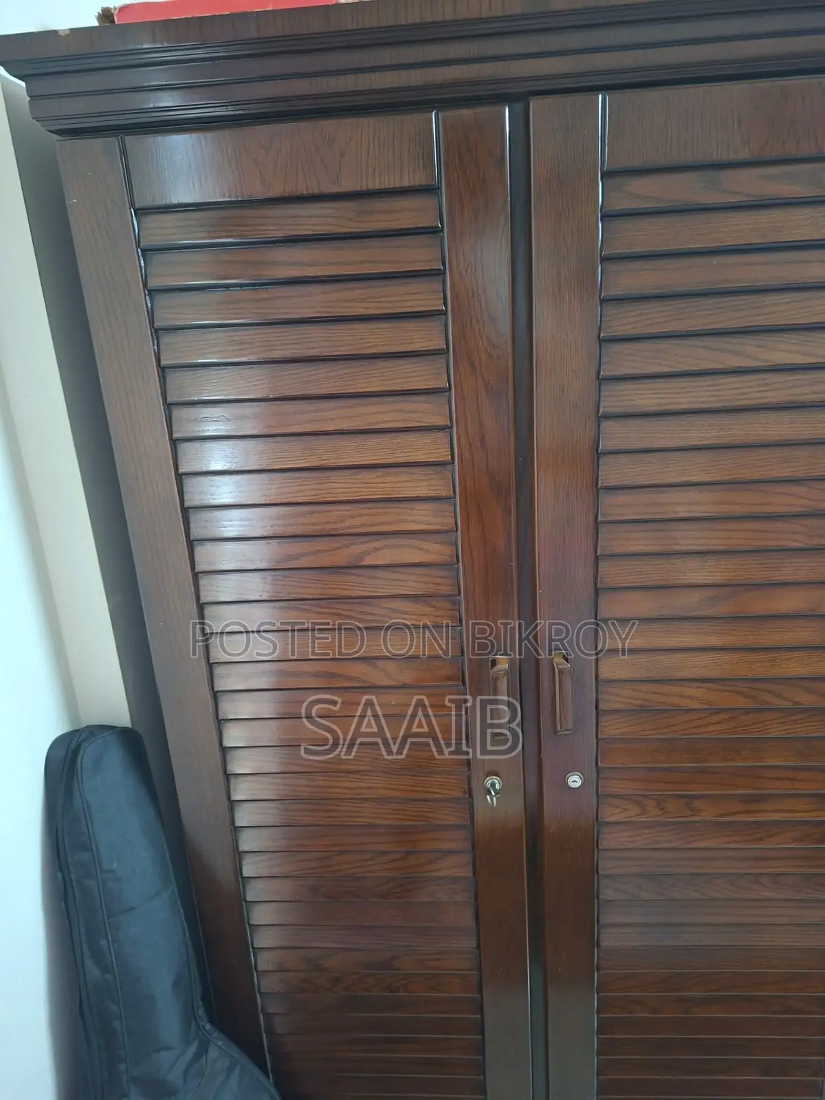Louvered Wardrobe / Almari (Excellent Condition)