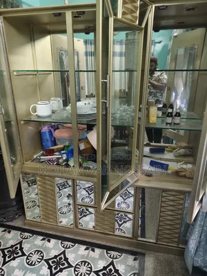 গোল্ডেন শোকেস