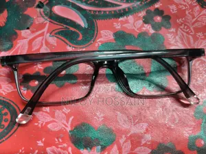 Eyeglass frame