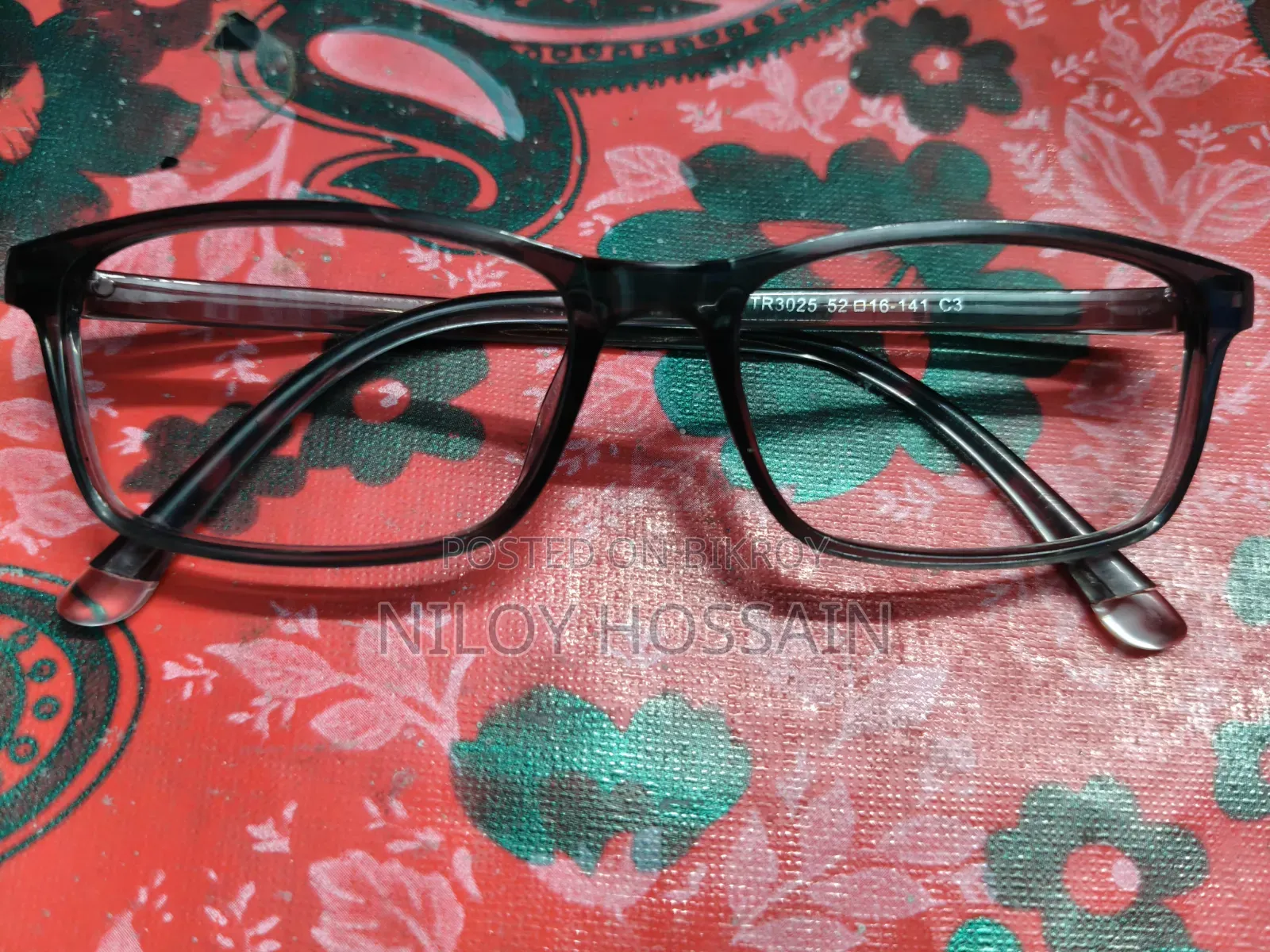 Eyeglass frame