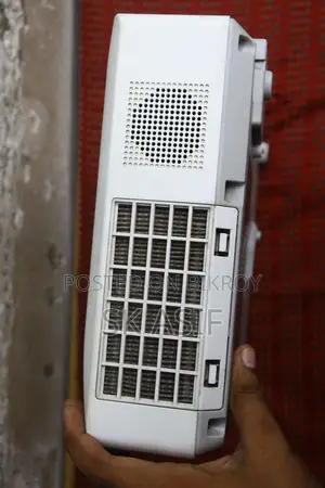 Hitachi CP-X2530WN Model Projector for Sale.