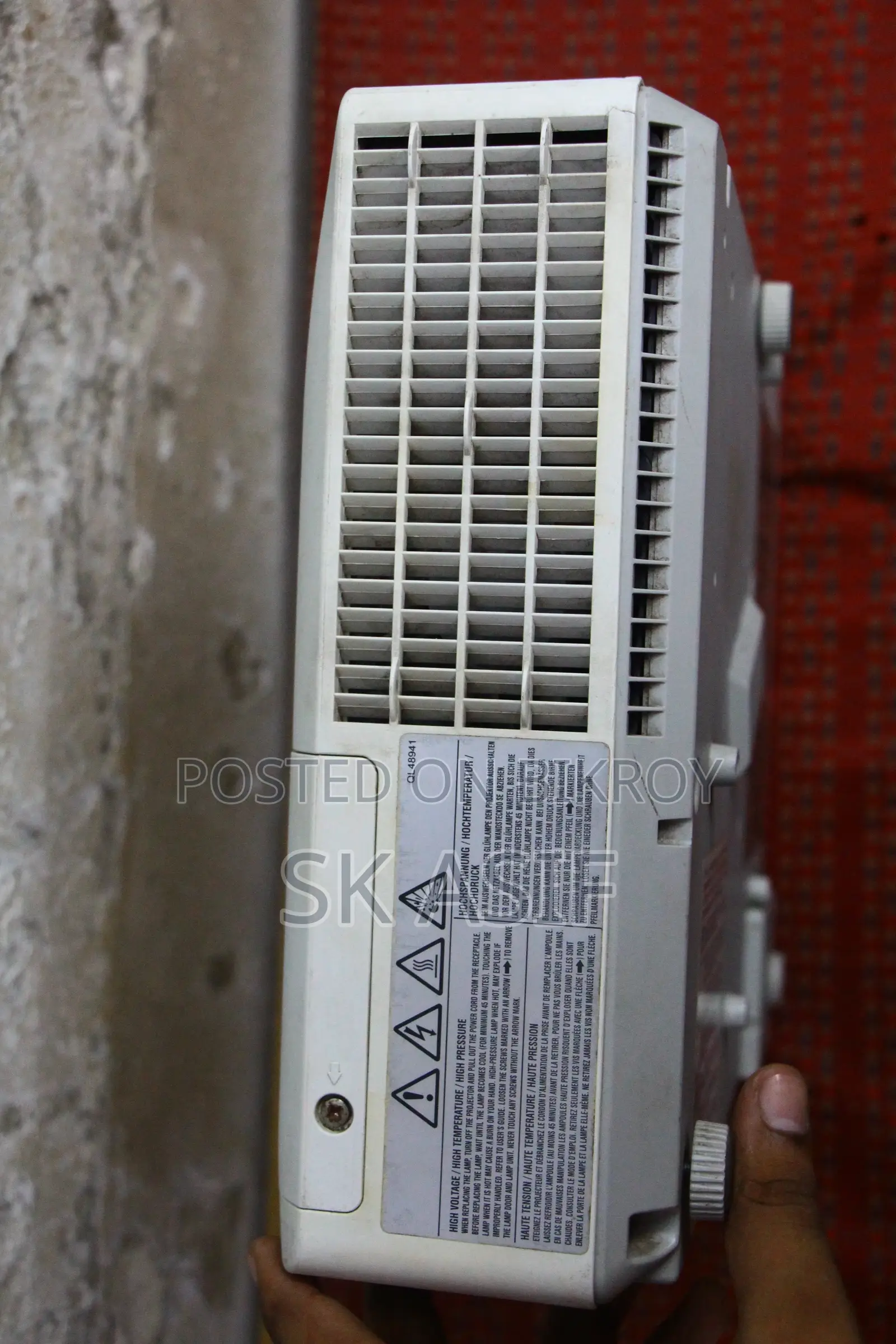 Hitachi CP-X2530WN Model Projector for Sale.