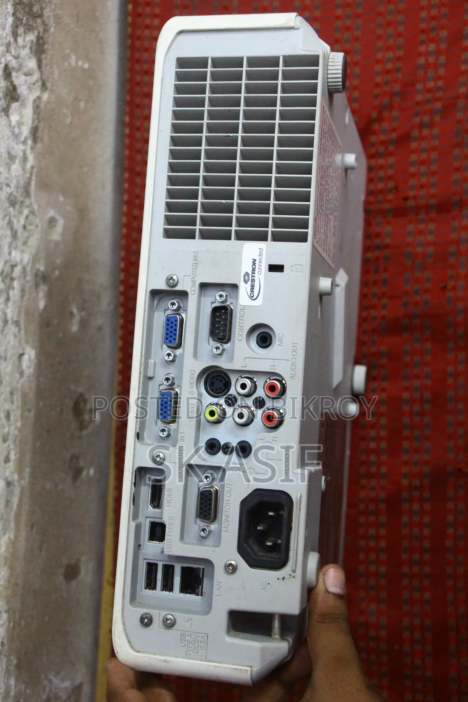 Hitachi CP-X2530WN Model Projector for Sale.