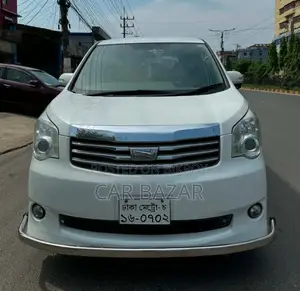 Toyota Noah 2.0 143hp FWD (8 Seater) 2011 Pearl