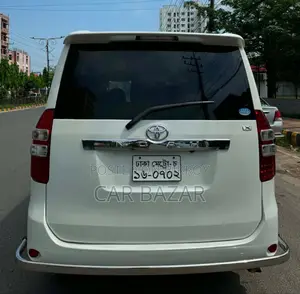 Toyota Noah 2.0 143hp FWD (8 Seater) 2011 Pearl