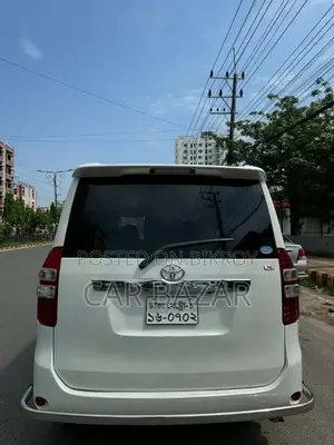 Toyota Noah 2.0 143hp FWD (8 Seater) 2011 Pearl