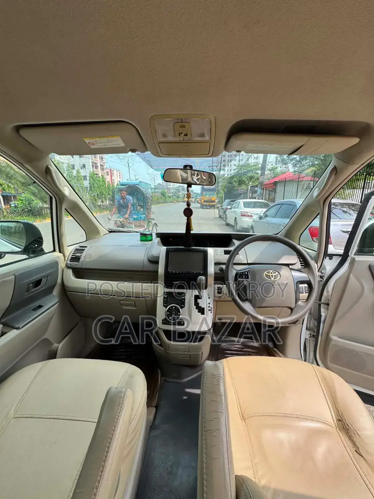 Toyota Noah 2.0 143hp FWD (8 Seater) 2011 Pearl