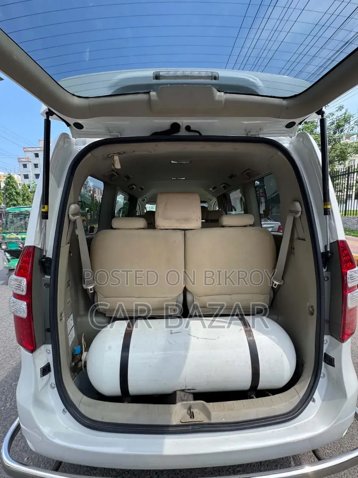 Toyota Noah 2.0 143hp FWD (8 Seater) 2011 Pearl