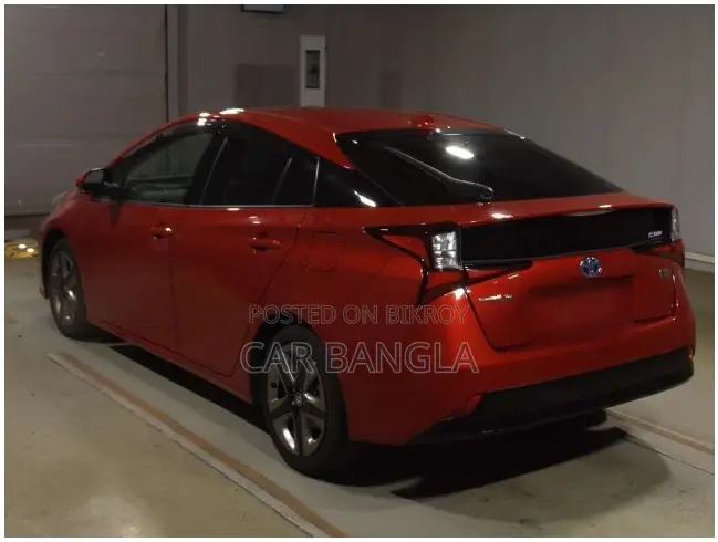 Toyota Prius 2021 Red