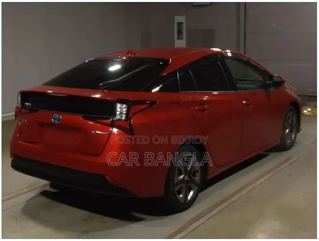 Toyota Prius 2021 Red