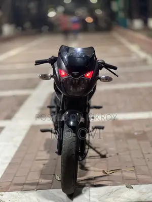 বাজাজ ২০০৯ কালো