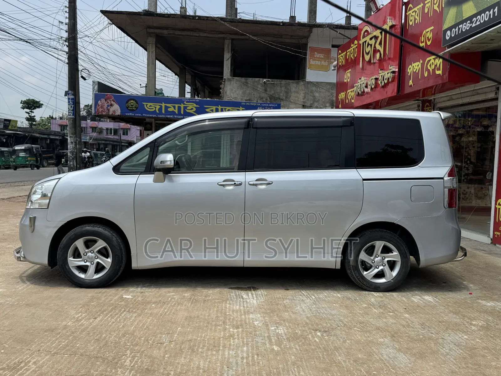 Toyota Noah 2.0 143hp AWD (7 Seater) 2009 Silver