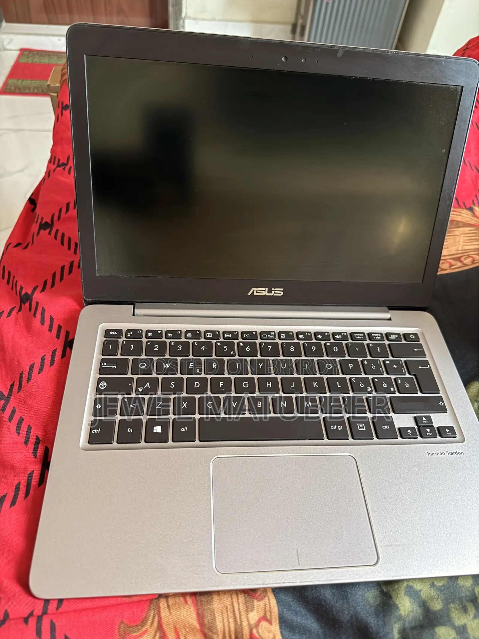 Laptop Asus ZenBook UX310UQ 12GB Intel Core I3 SSD 512GB