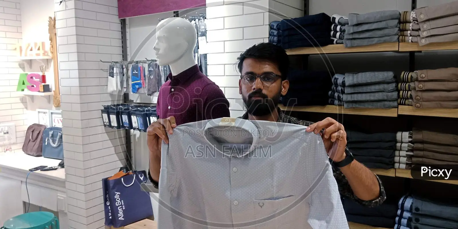 Salesman Required (Mohammadpur Cloth Showroom)