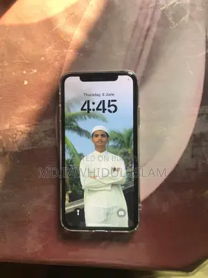 New Apple iPhone XS 64 GB Black