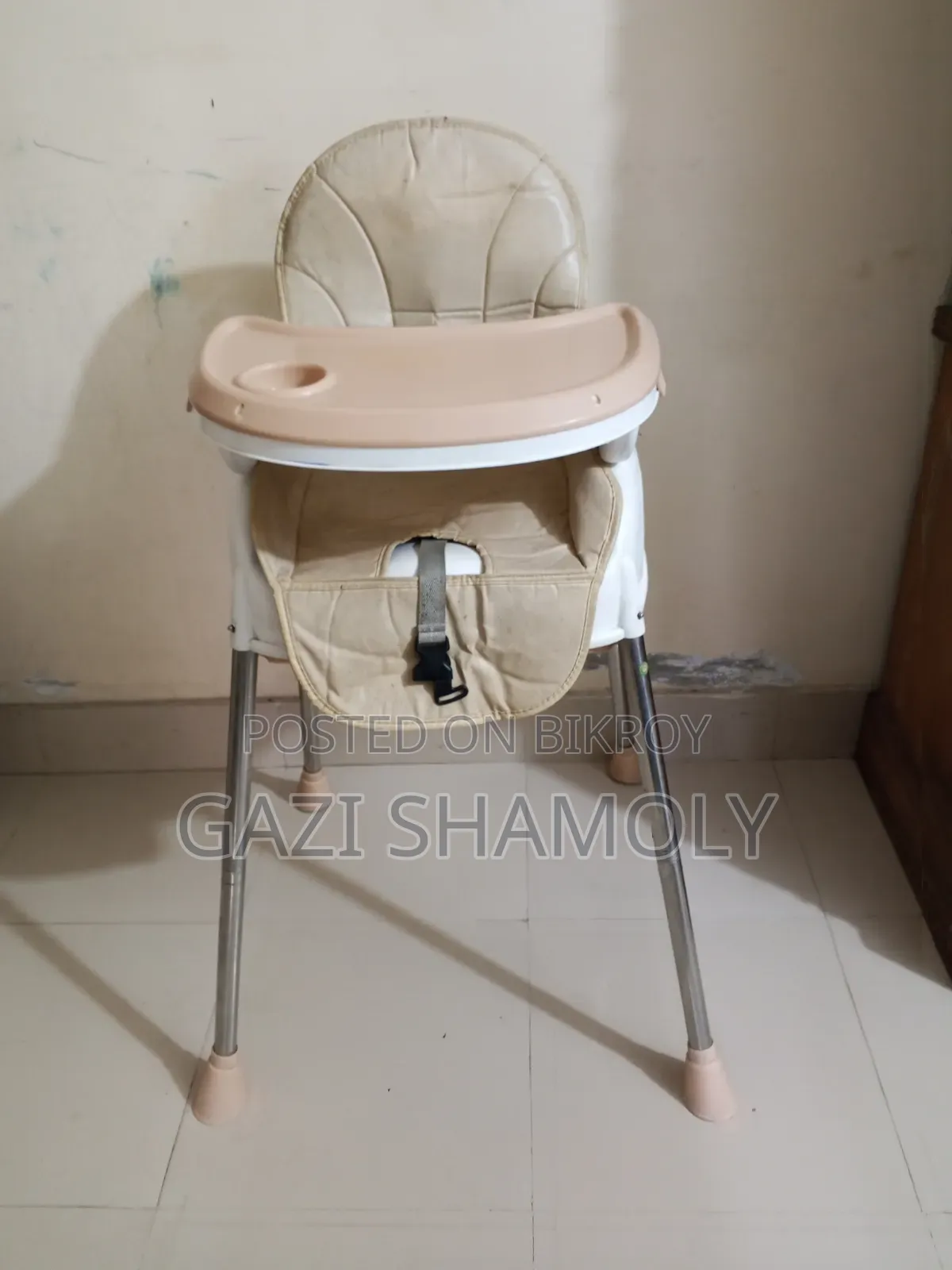 ফিডিং চেয়ার