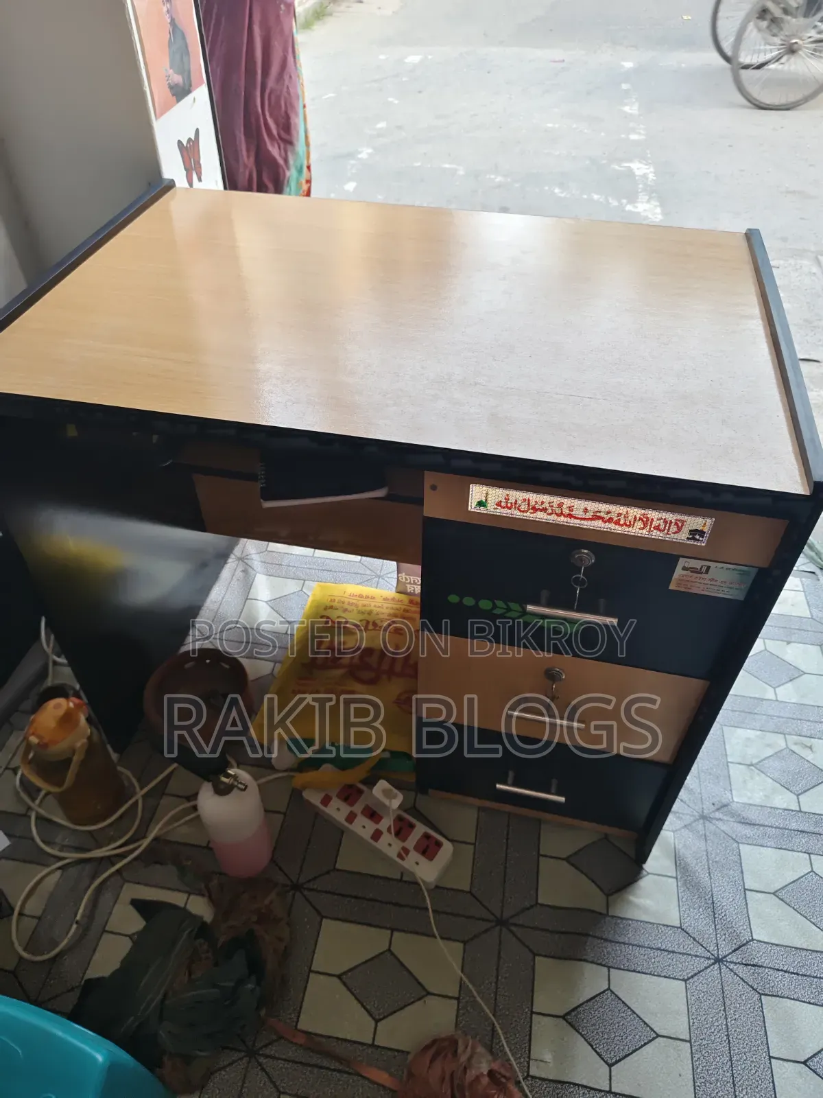 দোকানের ক্যাশ কাউন্টার