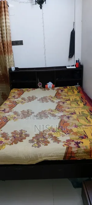 Mahogany wood bed 5x7 feet