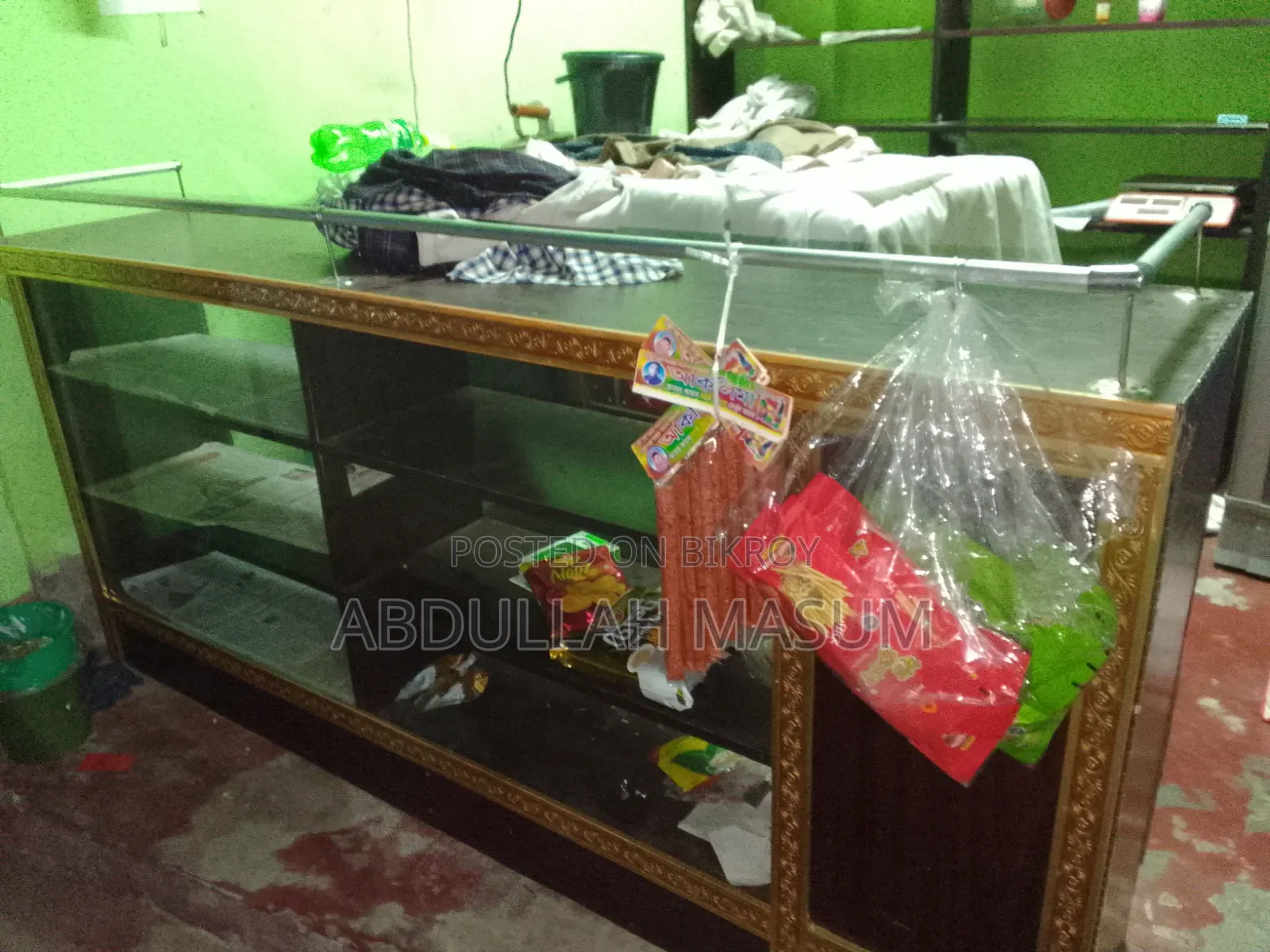 Laundry shop furniture