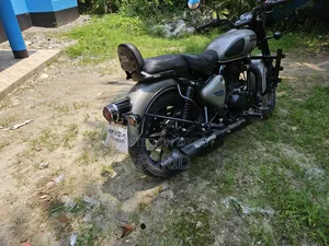 রয়্যাল এনফিল্ড ক্লাসিক ৩৫০ ২০২৫ গ্রে