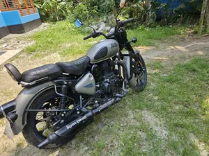 রয়্যাল এনফিল্ড ক্লাসিক ৩৫০ ২০২৫ গ্রে
