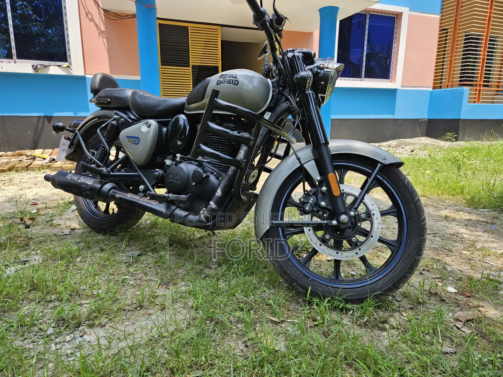 রয়্যাল এনফিল্ড ক্লাসিক ৩৫০ ২০২৫ গ্রে