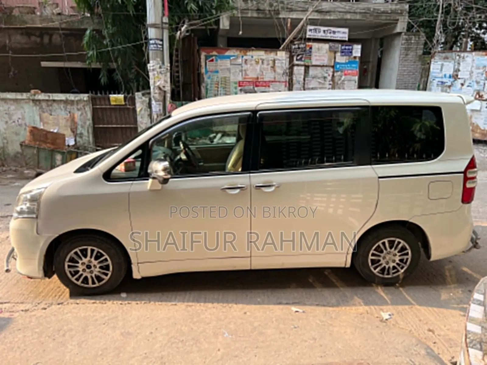 Toyota Voxy 2010 White