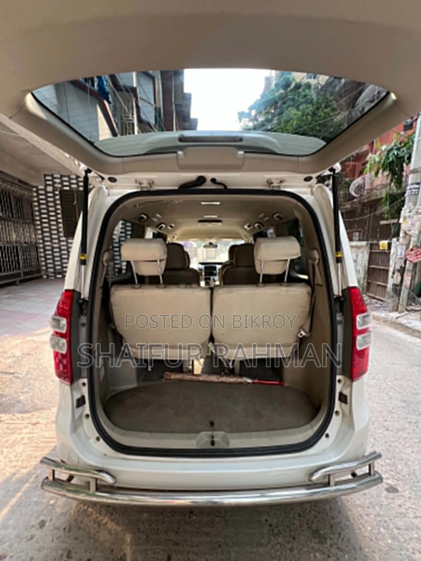 Toyota Voxy 2010 White