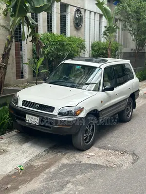 Toyota RAV4 1995 White