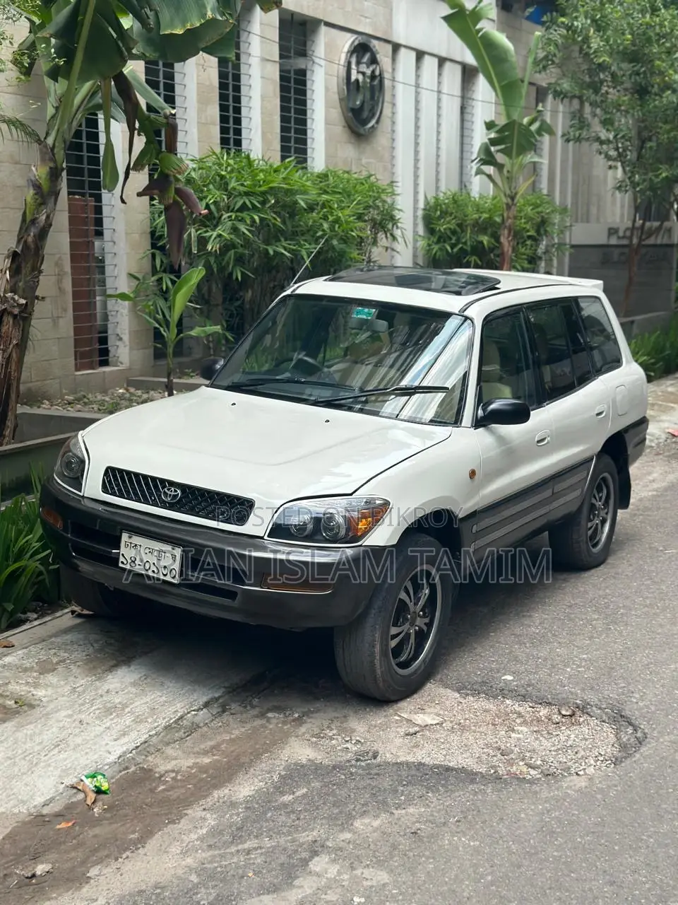Toyota RAV4 1995 White