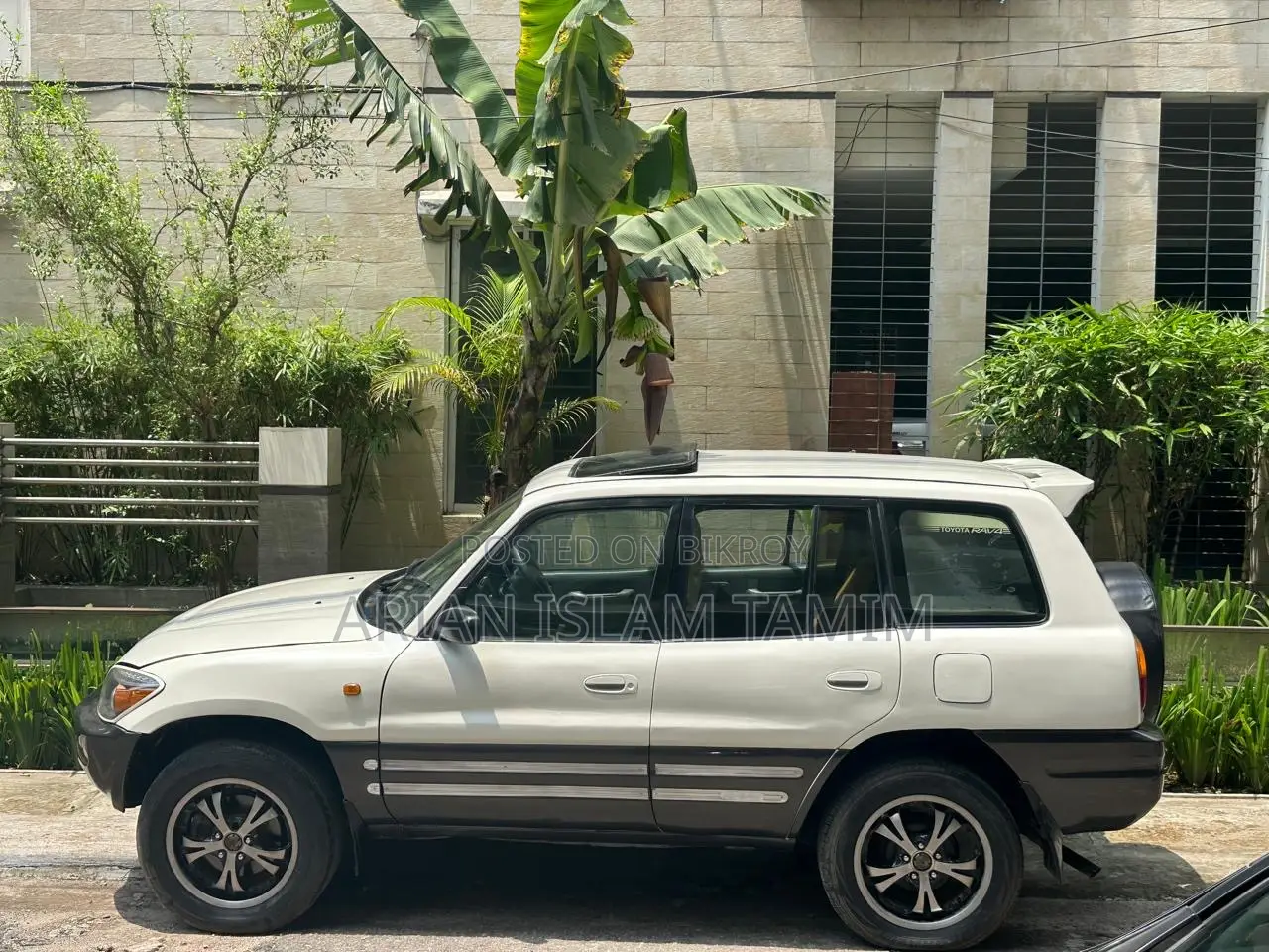Toyota RAV4 1995 White