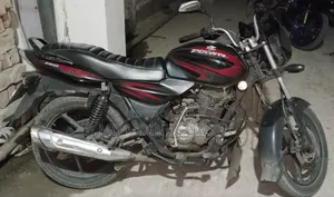 বাজাজ ২০১২ লাল