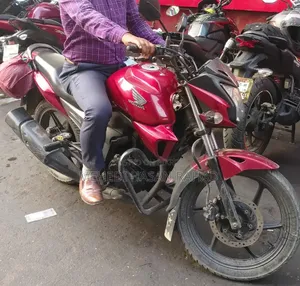 হোন্ডা সিবি ২০১৭ লাল
