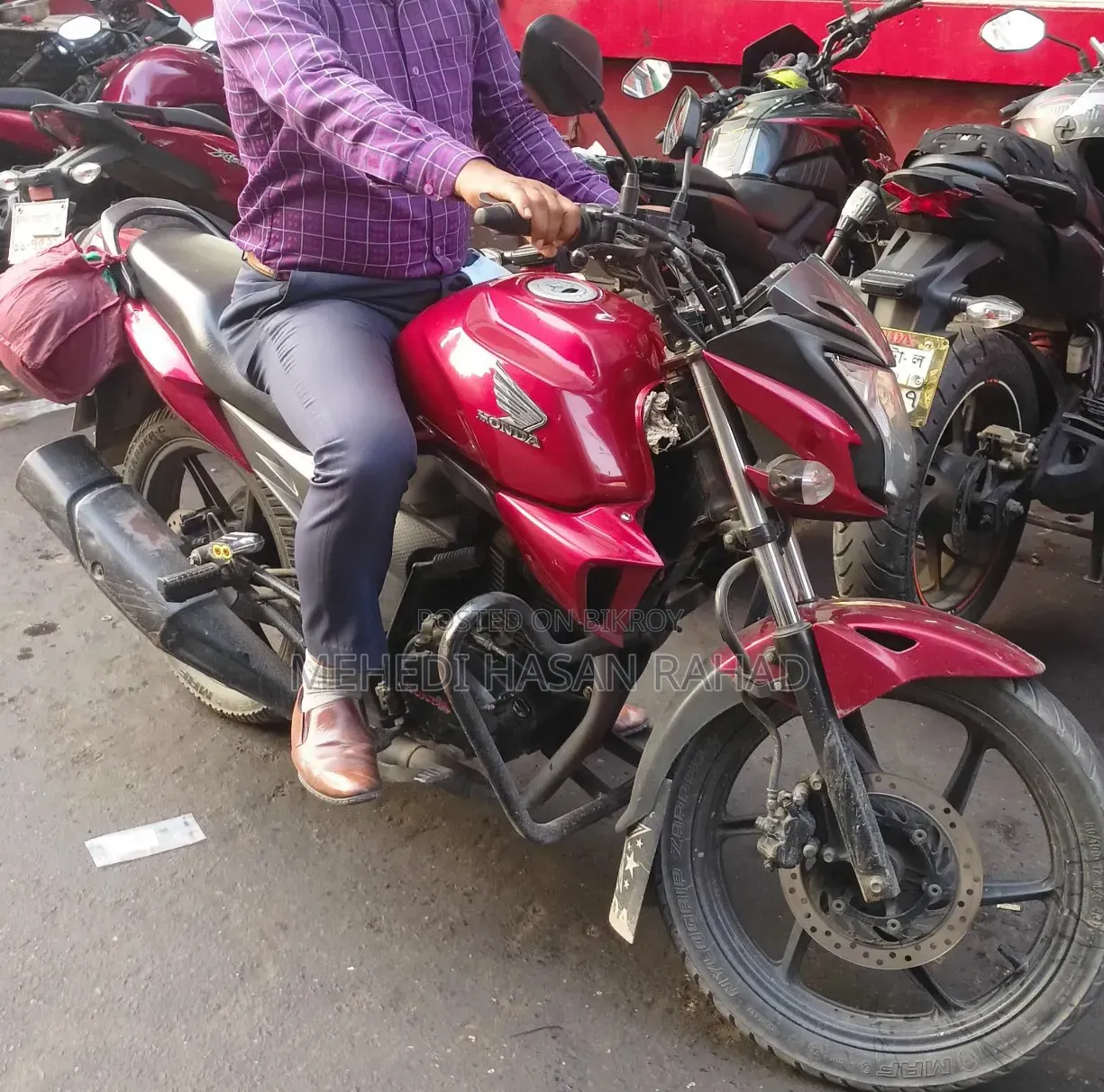 হোন্ডা সিবি ২০১৭ লাল
