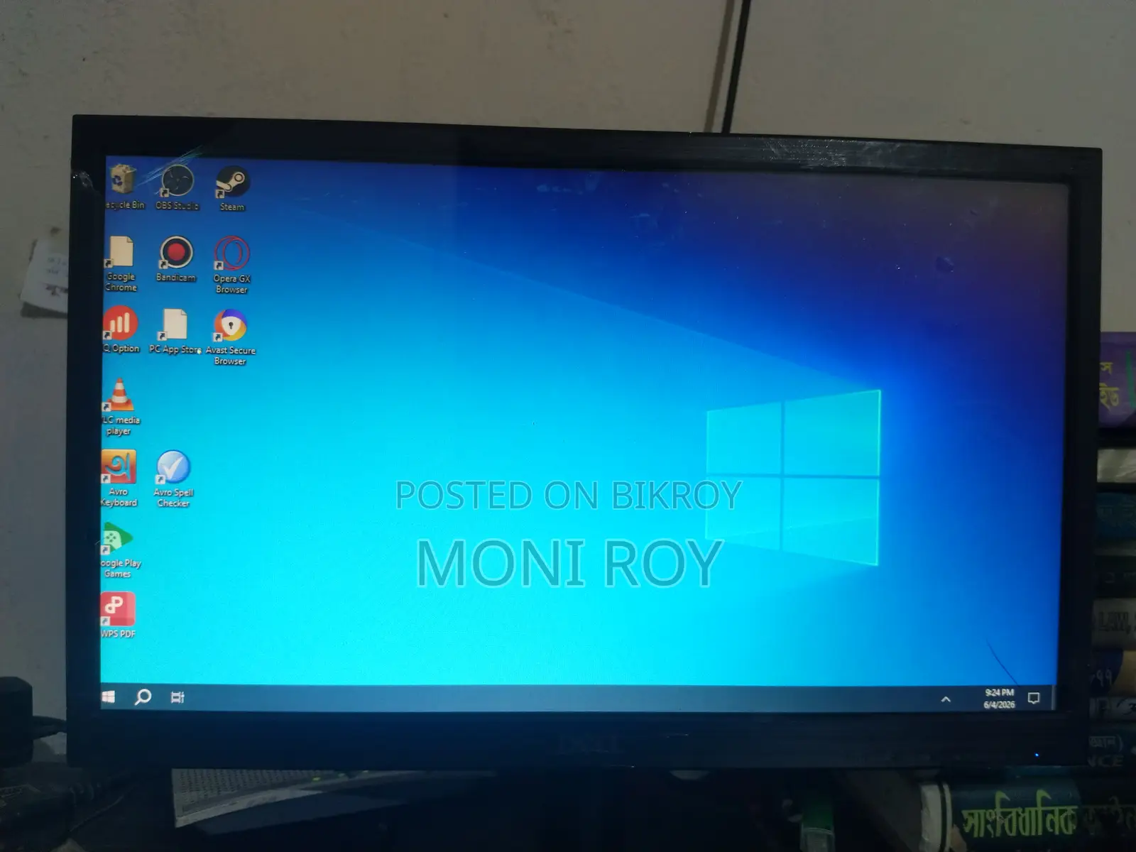 Absolutely fresh monitor, very good