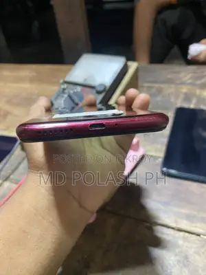 Symphony Z28 32 GB Red