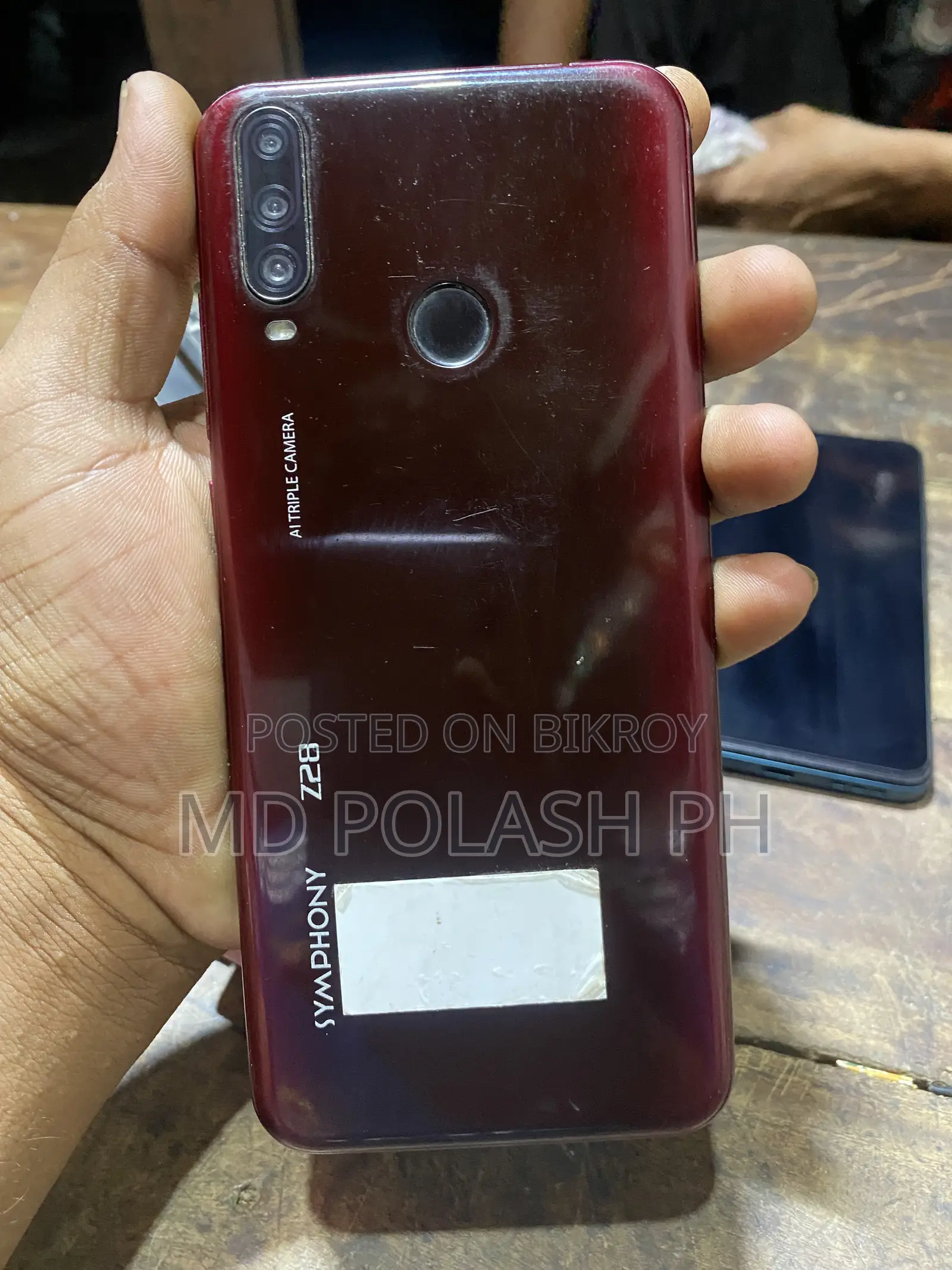 Symphony Z28 32 GB Red