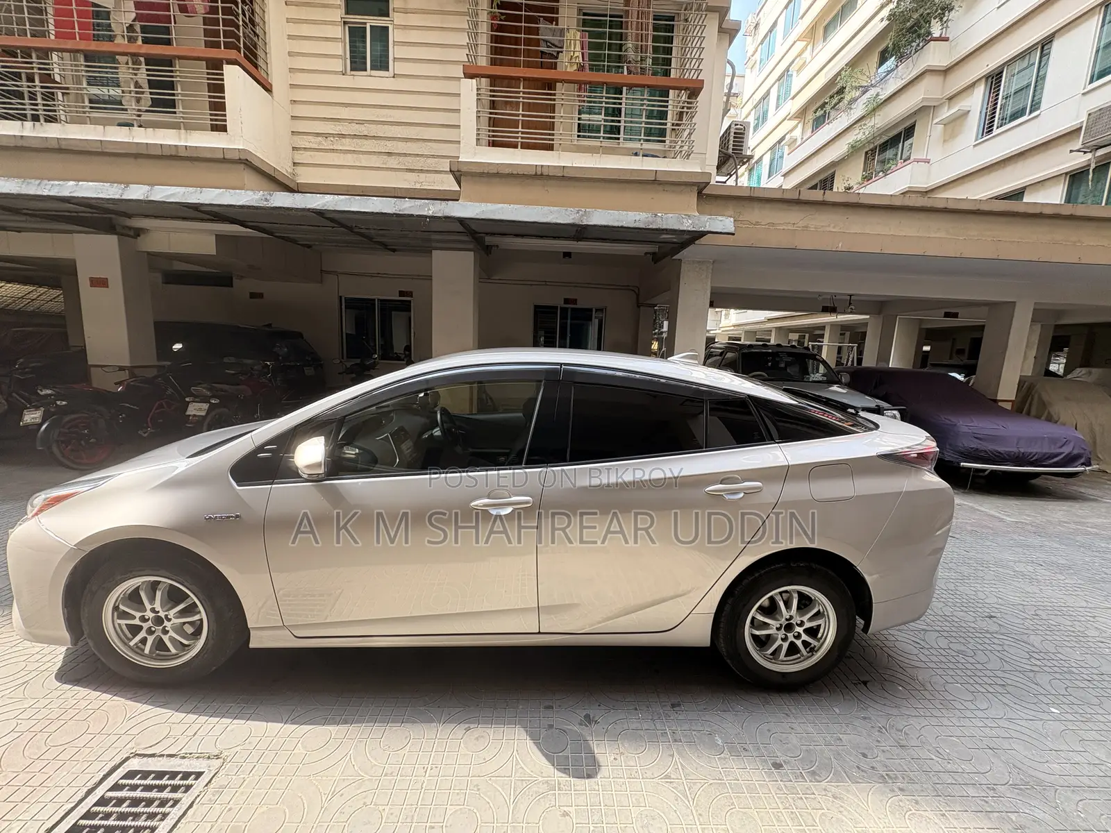 Toyota Prius 4dr Hatchback (1.8L 4cyl Gas/Electric Hybrid CVT) 2016