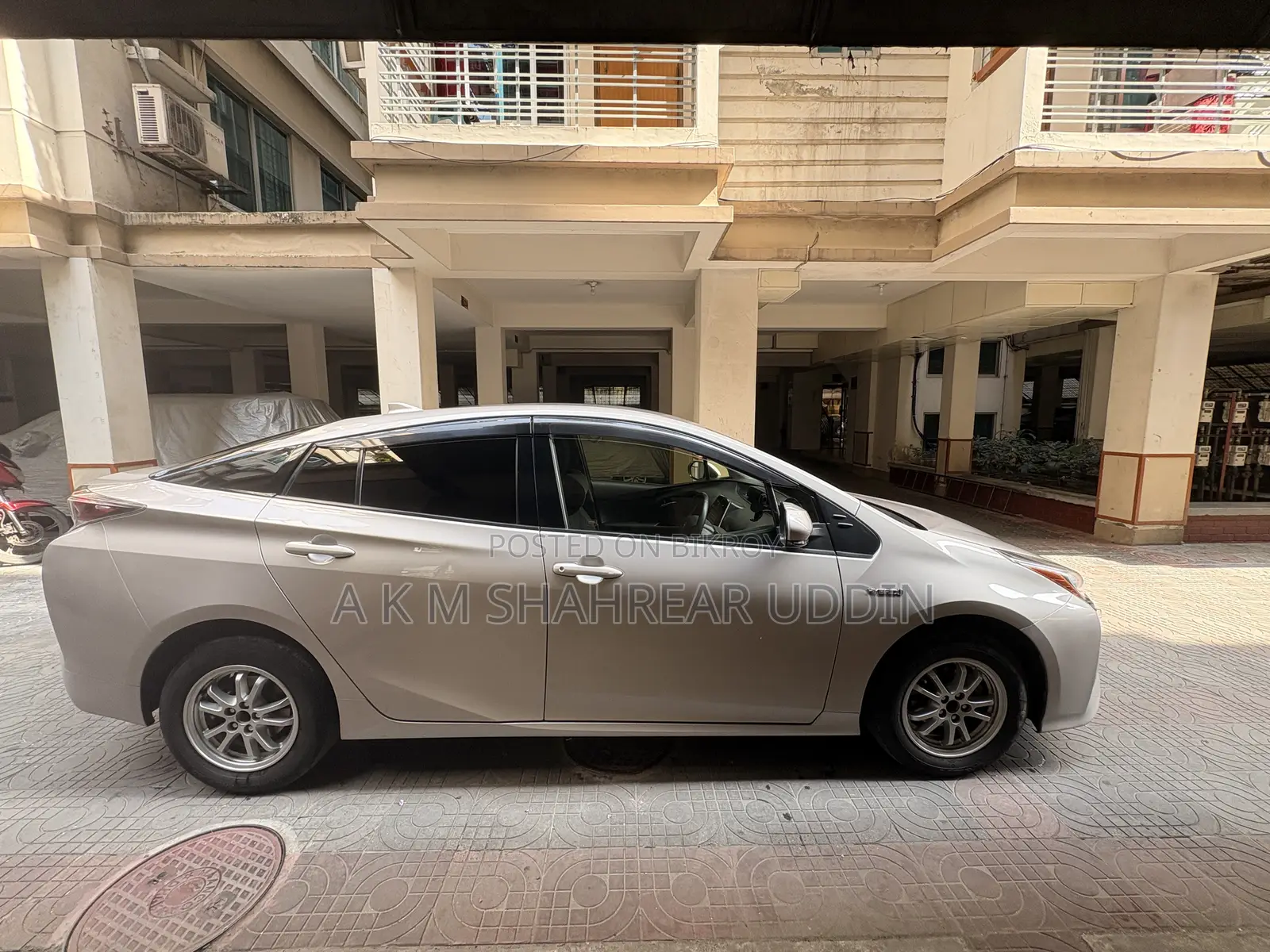 Toyota Prius 4dr Hatchback (1.8L 4cyl Gas/Electric Hybrid CVT) 2016
