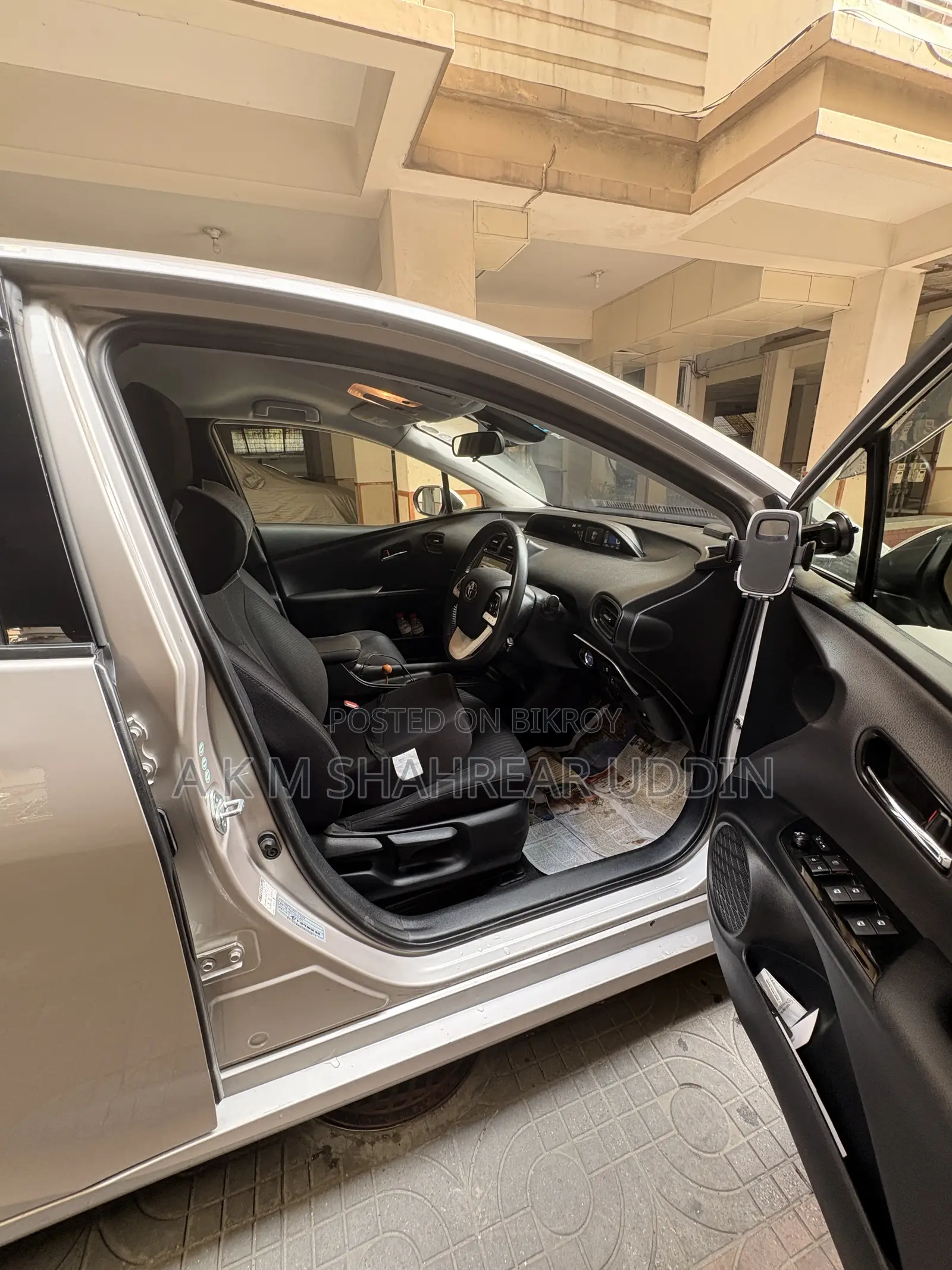 Toyota Prius 4dr Hatchback (1.8L 4cyl Gas/Electric Hybrid CVT) 2016