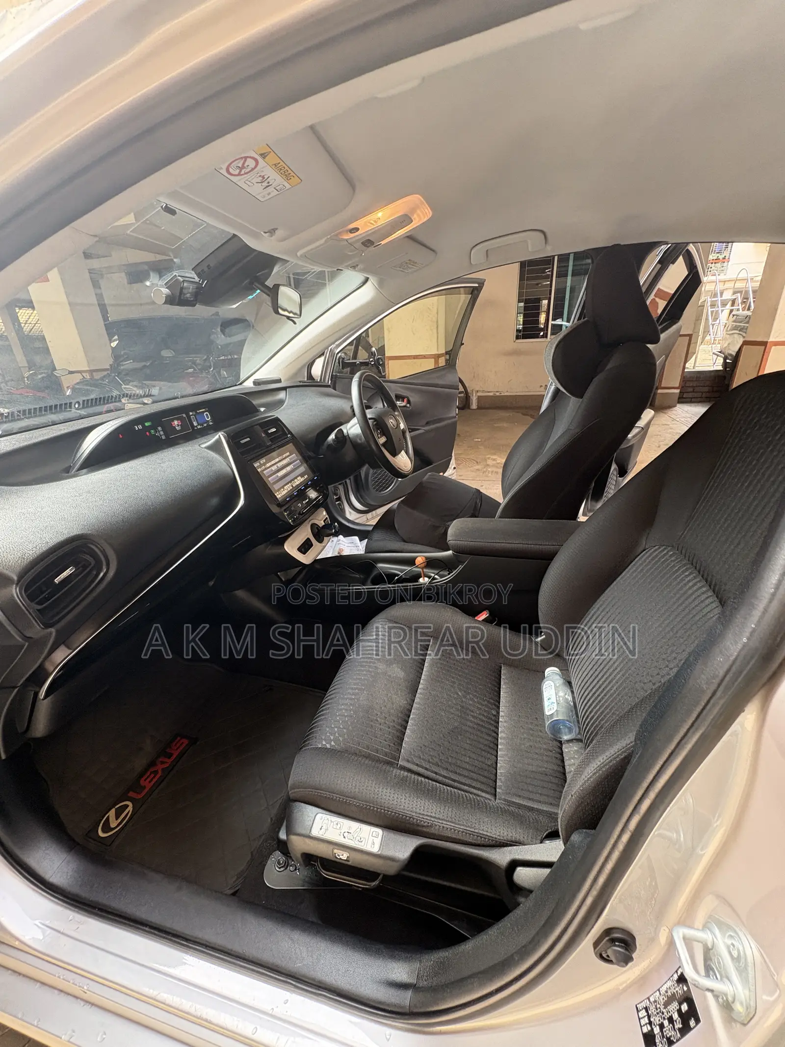 Toyota Prius 4dr Hatchback (1.8L 4cyl Gas/Electric Hybrid CVT) 2016