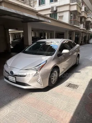 Toyota Prius 4dr Hatchback (1.8L 4cyl Gas/Electric Hybrid CVT) 2016