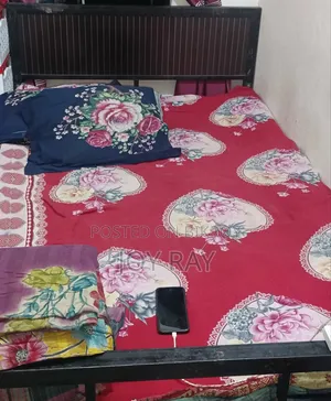 Urgent sale, no problems with the bed.