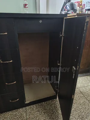 ওয়ারড্রব বিক্রি করব, কেনার আগ্রহ থাকলে কল করবেন।