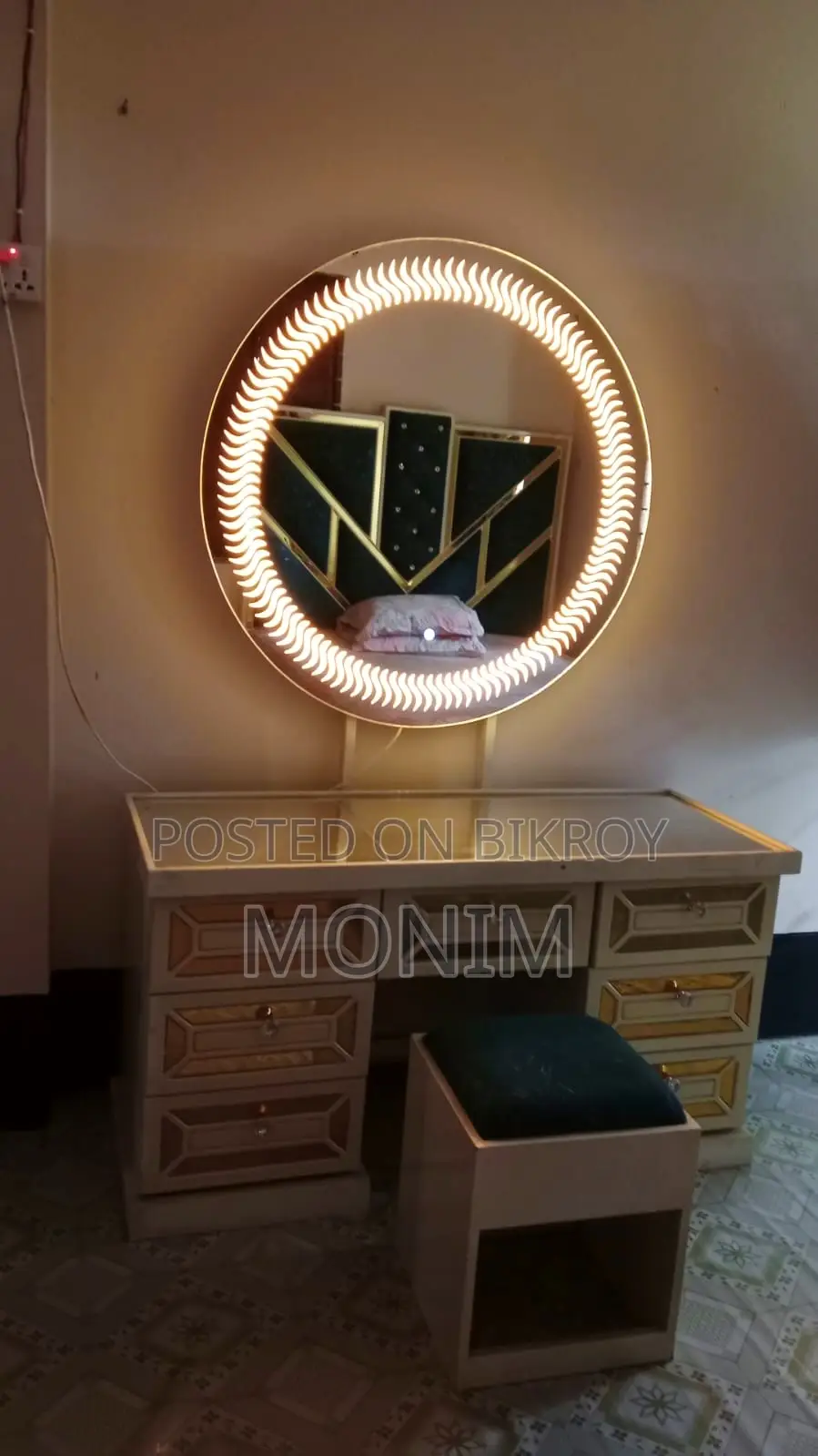 Stylish Dressing Table With Lighting !!