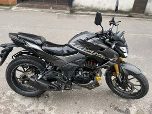 Honda Hornet 2025 Gray