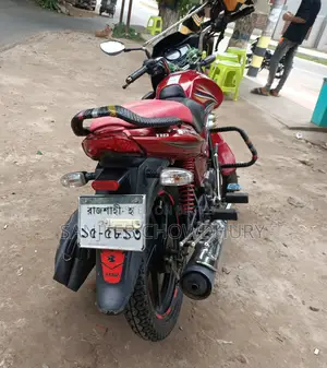Mahindra Centuro 2017 Red