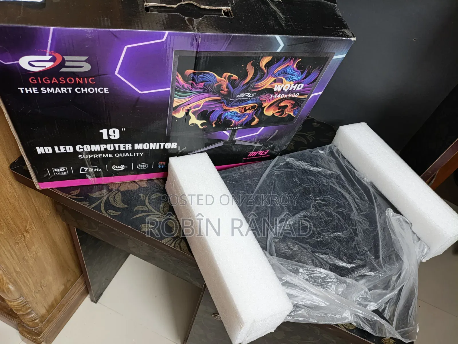 19 Inch Monitor