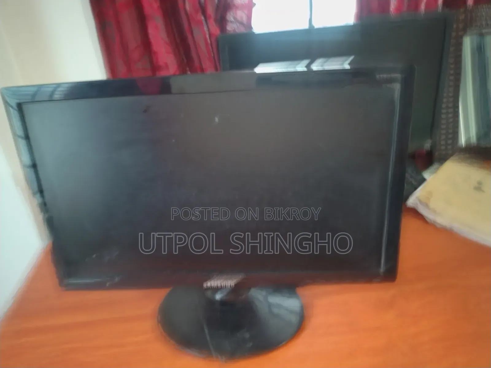 Samsung Model: S19D300NY 19" Monitor with screen marks